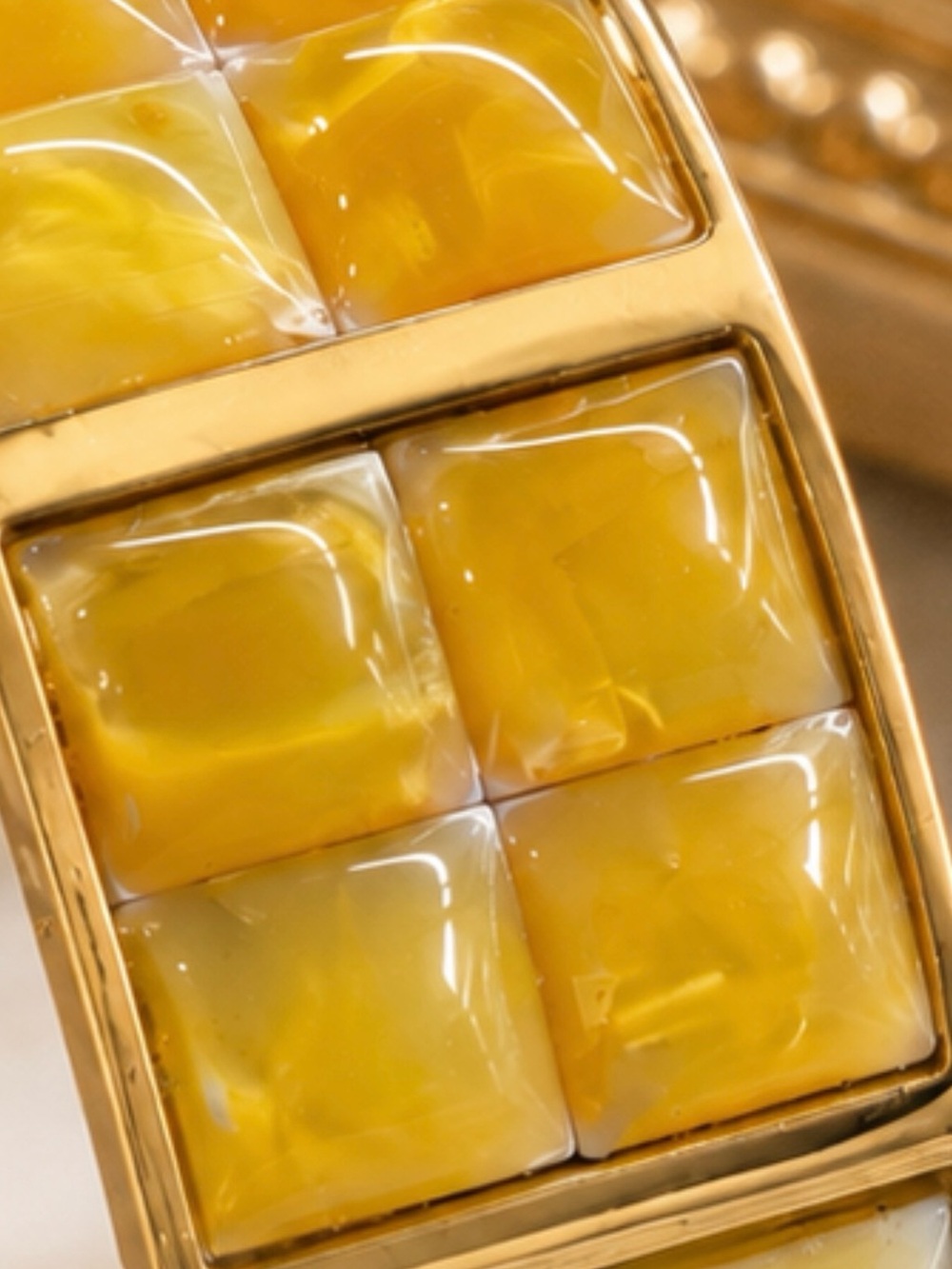 Vintage Gold Tone Yellow Lucite Mosaic Hinged Clamper Bracelet Statement Jewelry - Picture 3 of 6